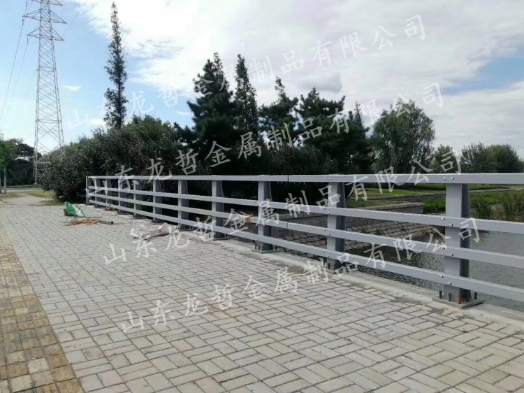 橋梁河道防撞護欄工程案例 橋梁河道防撞護欄工程案例